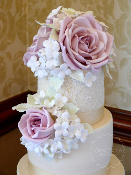 Hydrangeas and roses wedding cake