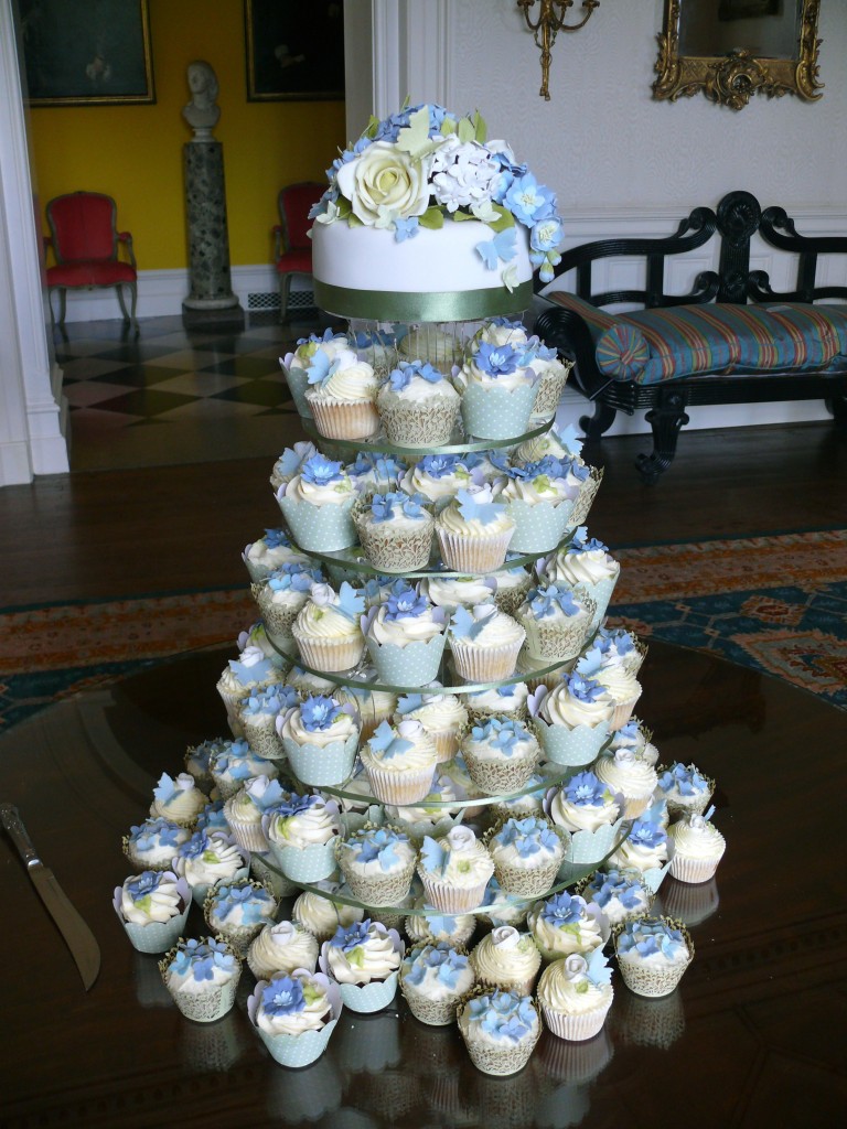 Easy Wedding Cake Cupcakes with Vanilla Buttercream Frosting